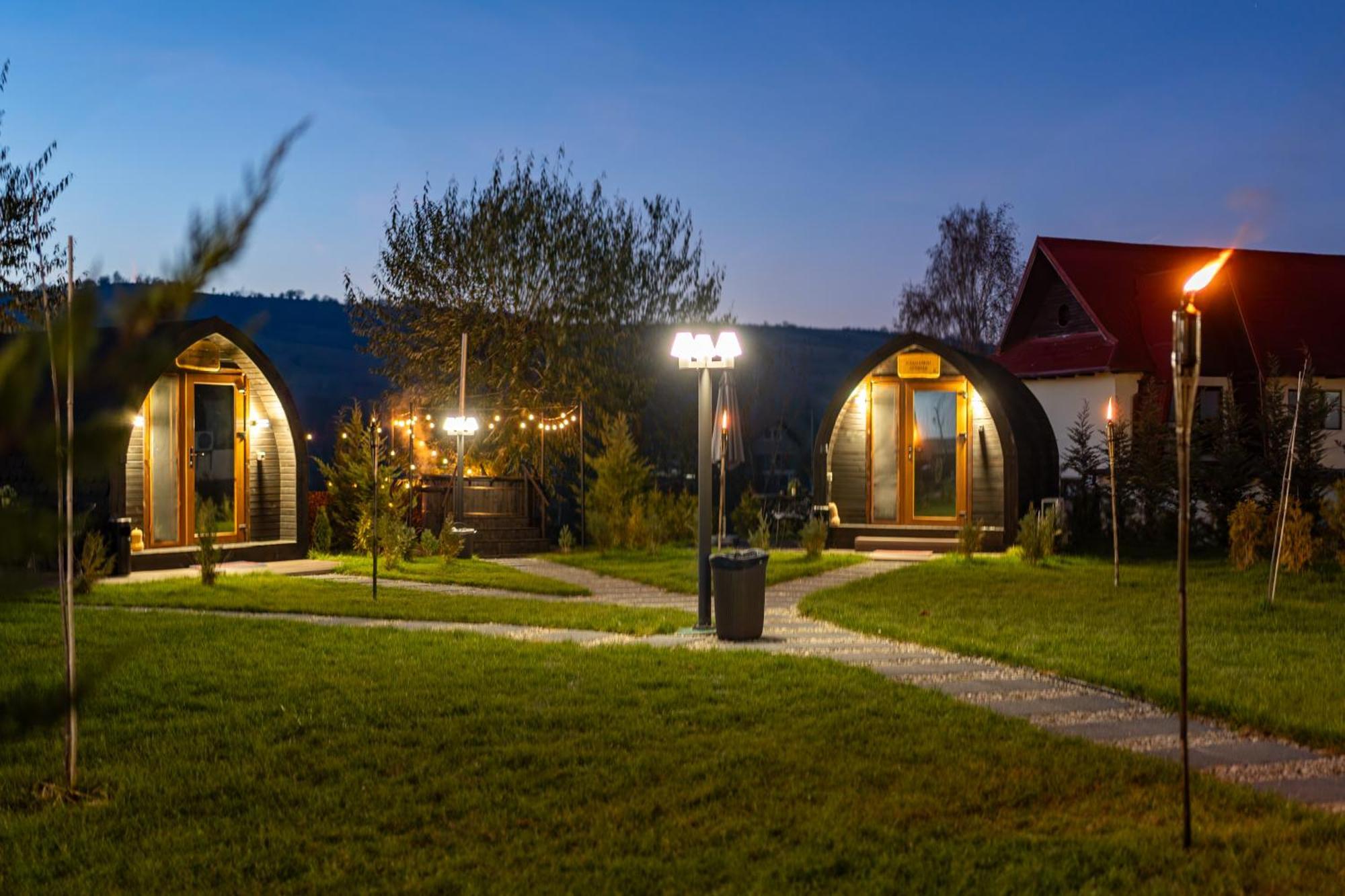 Glamp In Style Pods Resort Bran  Esterno foto