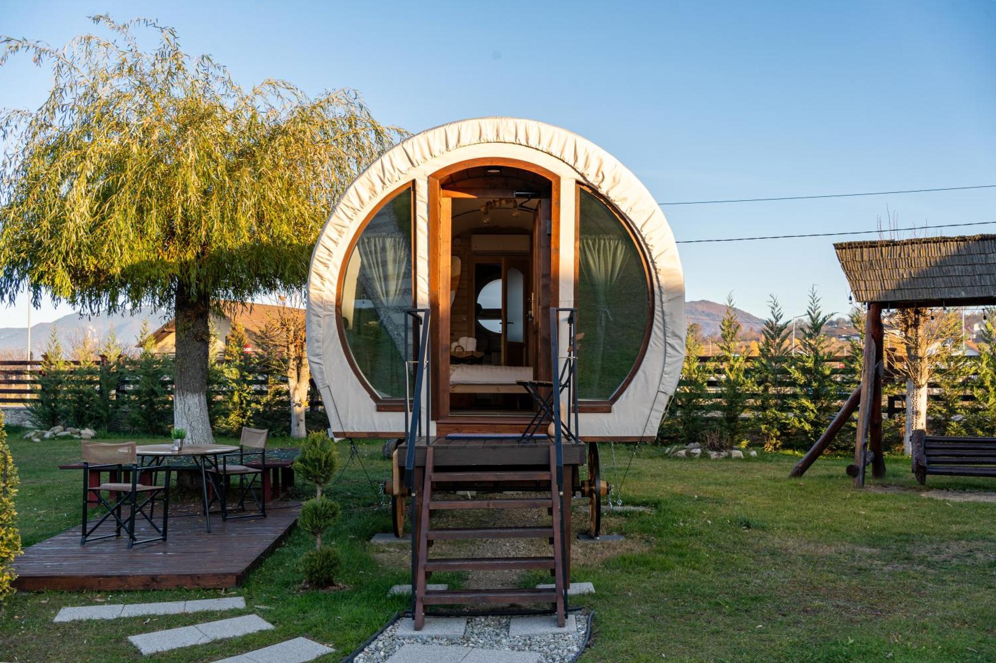 Glamp In Style Pods Resort Bran  Esterno foto