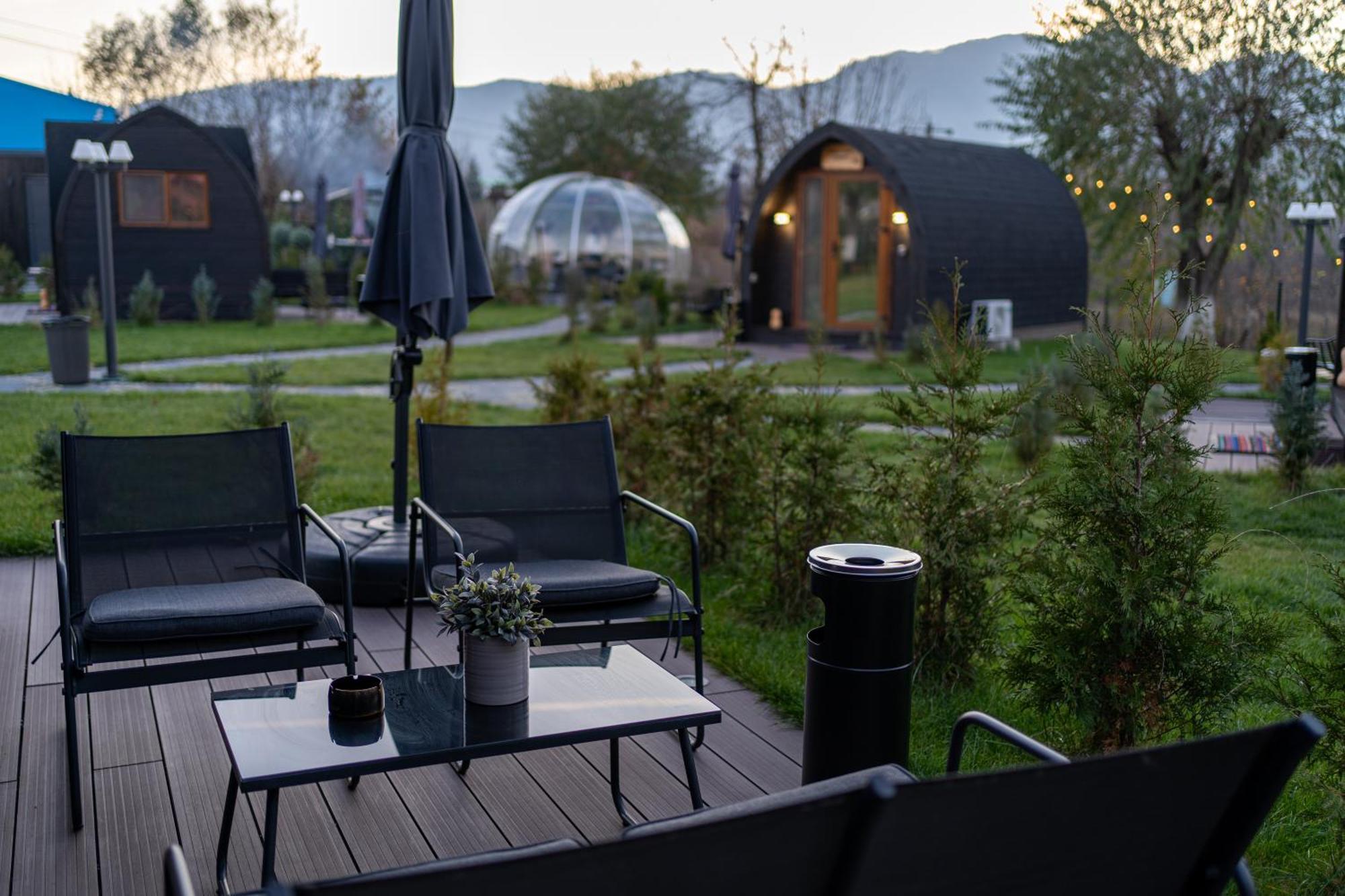 Glamp In Style Pods Resort Bran  Esterno foto