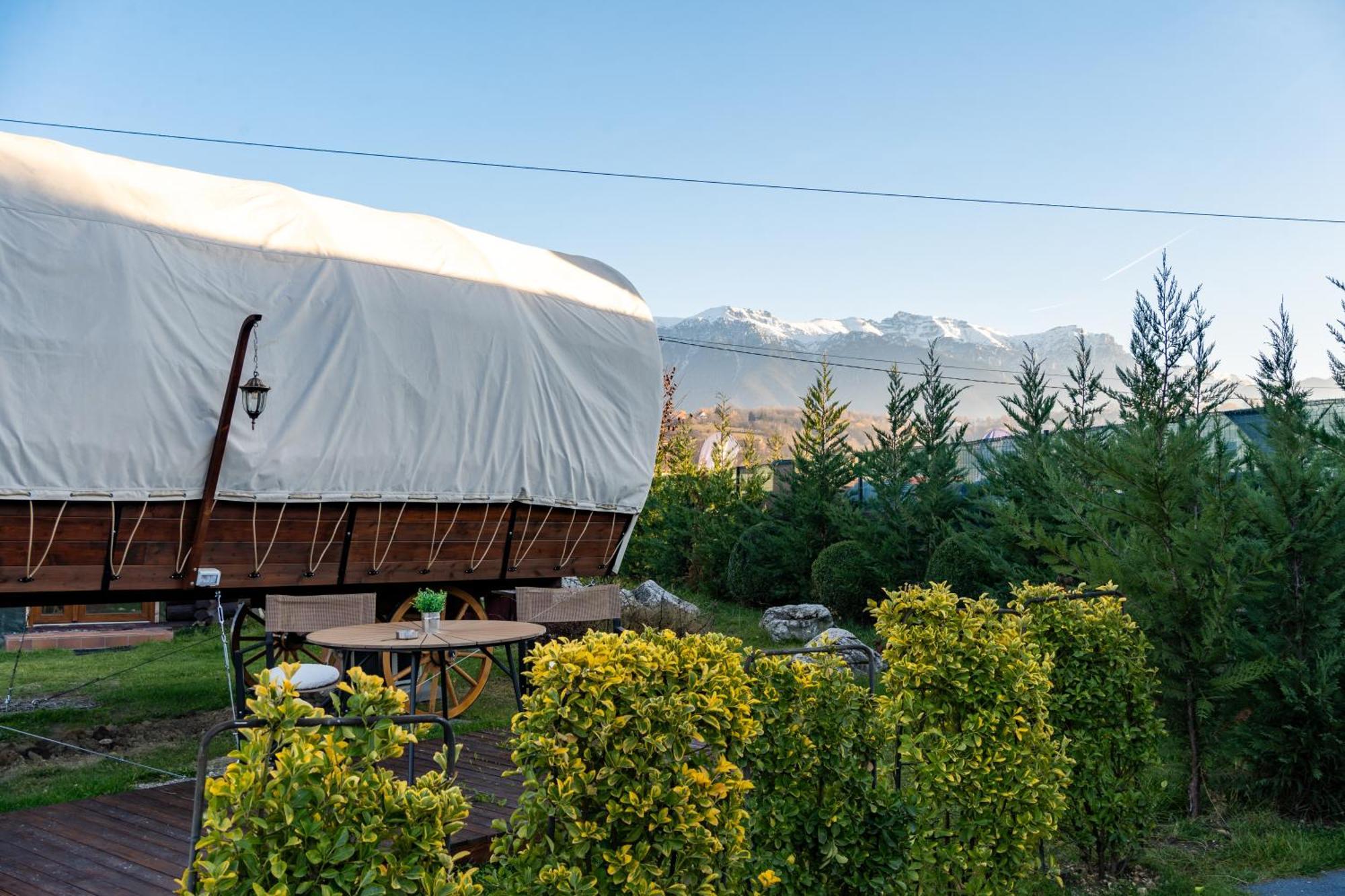 Glamp In Style Pods Resort Bran  Esterno foto