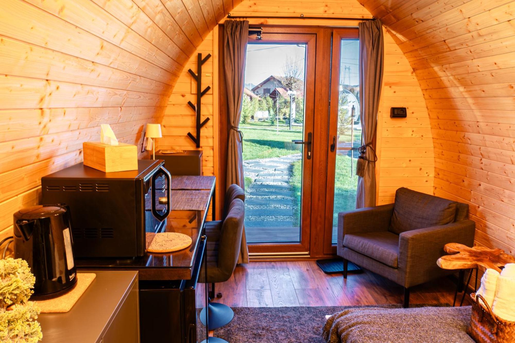 Glamp In Style Pods Resort Bran  Esterno foto