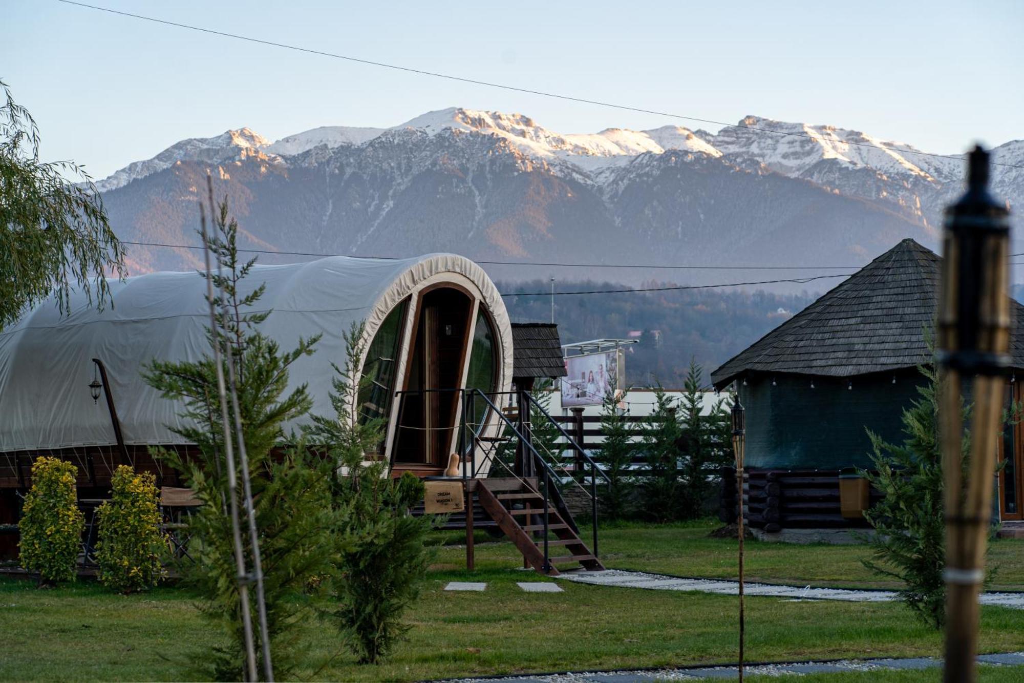 Glamp In Style Pods Resort Bran  Esterno foto