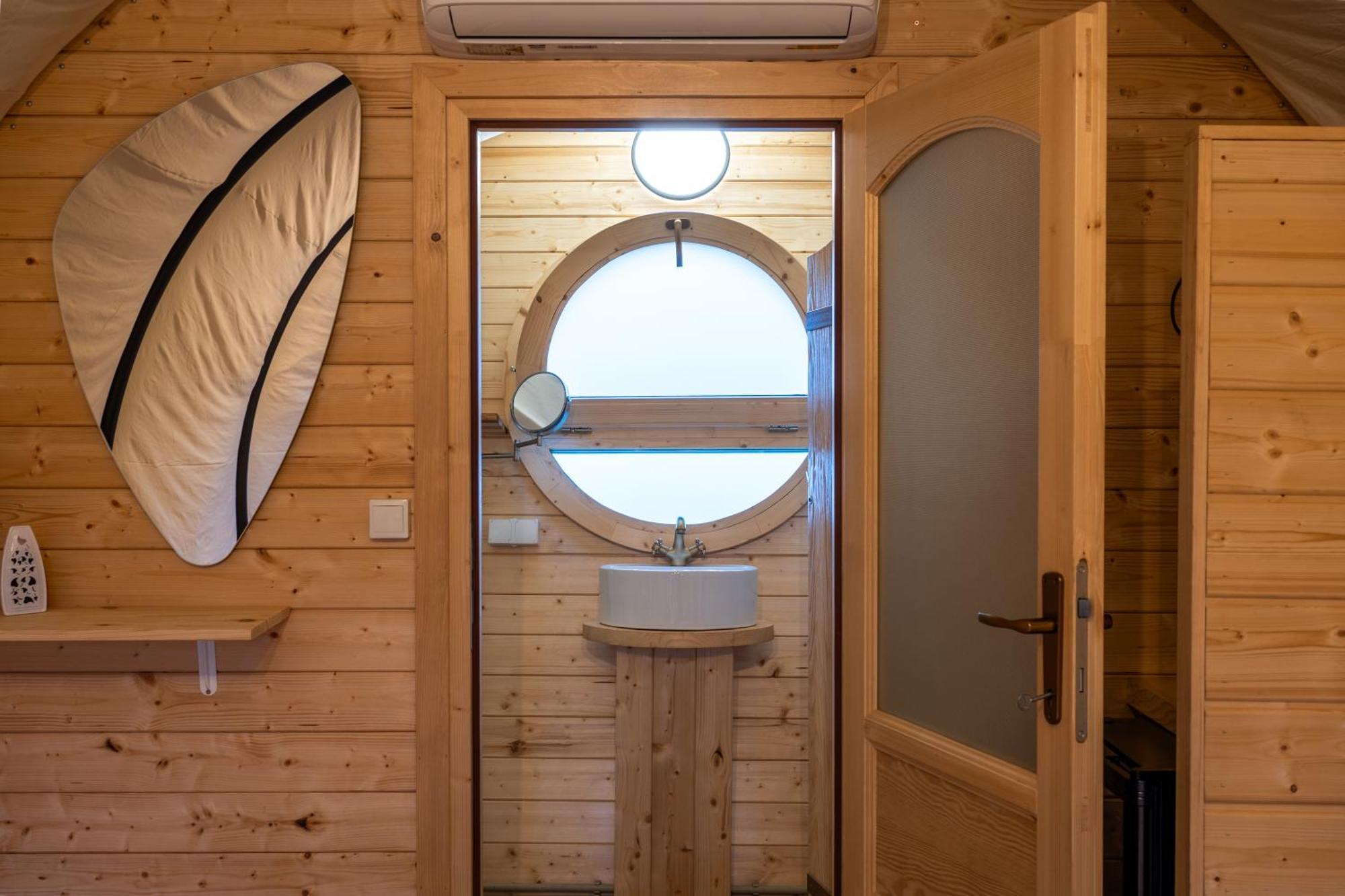 Glamp In Style Pods Resort Bran  Esterno foto